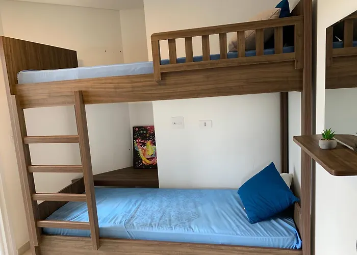 Apartamento Alto Padrão / prédio com piscina e quadra. Guarujá